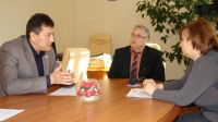 24 марта 2016 года председатель Магаданской городской Думы Андрей Попов встретился с руководителем департамента образования мэрии Магадана Светланой Колмогоровой.