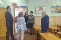 Председатель Магаданской городской Думы Андрей Попов посетил гимназию №13 в день приемки к новому учебному году