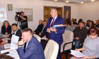 20 сентября 2016 года Денису Лапину торжественно вручено удостоверение депутата Магаданской городской Думы VI созыва. 