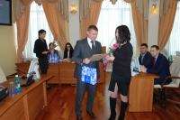 2 марта председатель городской Думы Сергей Смирнов торжественно вручил награды магаданцам за вклад в развитие города.  