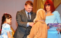 Сергей Смирнов вручил подарки участникам и победителям XIX интеллектуальной олимпиады дошкольников.