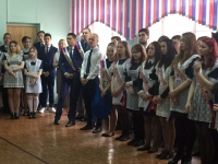 Депутат по избирательному округу №3  Александр Вахов поздравил выпускников Магадана.