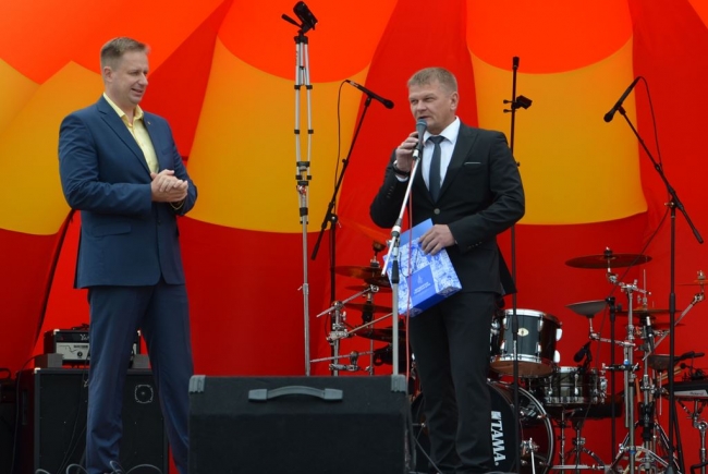 Председатель Магаданской городской Думы Сергей Смирнов поздравил ольчан с днем рождения поселка Ола.