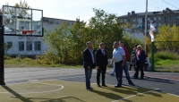 В поселке Сокол появилась современная баскетбольная площадка.