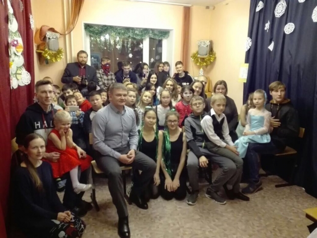 Депутаты Магаданской городской Думы поздравили юных жителей города с Новым годом.