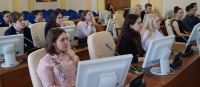 Накануне Дня местного самоуправления учащиеся 13 гимназии посетили Магаданскую городской Думу.