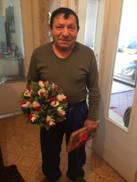 Александр Вахов поздравил жителей своего избирательного округа с Днем Великой Победы.