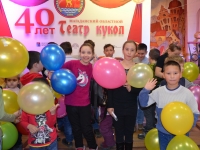 Юные жители поселка Снежный впервые посетили Магаданский областной театр кукол.