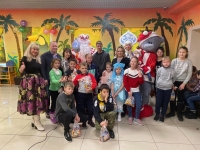  Депутаты городской Думы организовали большой  праздник  для магаданских детей 