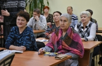 При поддержке депутата Александра Вахова в библиотеке им. Олега Куваева  стартовали компьютерные курсы 50+