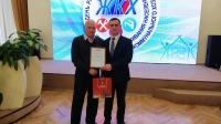 Максим Малахов вручил награды городской Думы работникам сферы ЖКХ